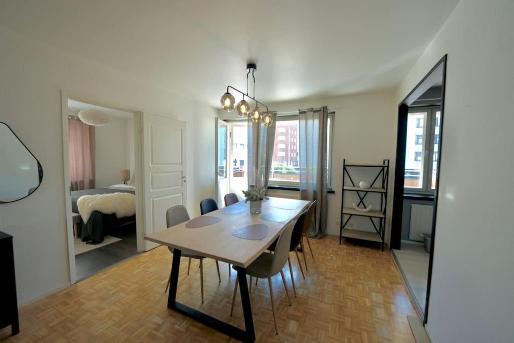 Cosy,Stylish & Big Apartment In The Heart Of City 罗瓦涅米 外观 照片